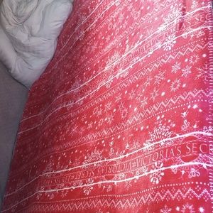 Victoria Secrets cotton blanket
